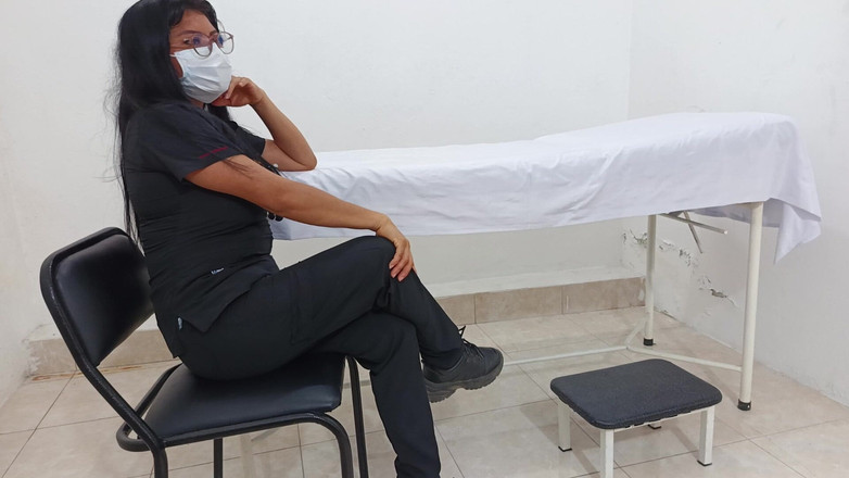 NEGRITA SEXY: Doktor zmysłowo obmacuje żołnierza w gabinecie lekarskim podczas konsultacji