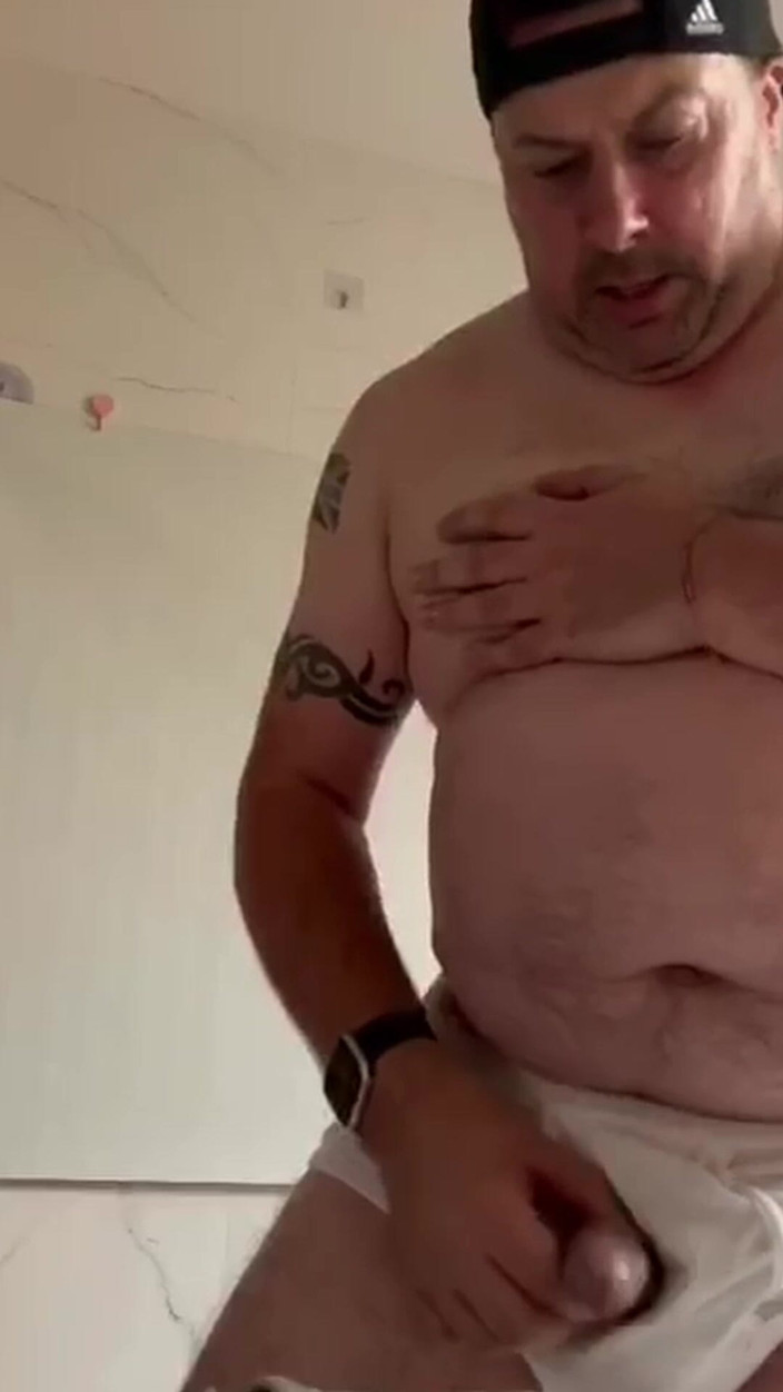 uktattooedchub74: In tighty whities wichse ich und komme