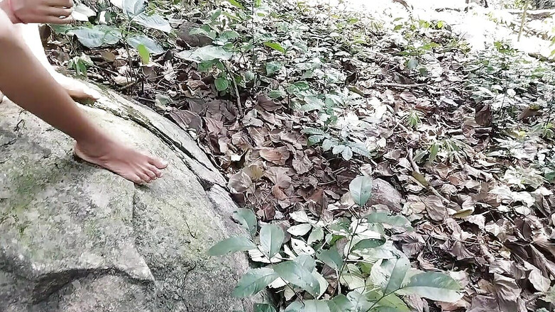 Graju1244: एक लड़की अपनी चूत के बालों को बचाती है वायरल वीडियो, एक भारतीय सुंदर लड़की अपनी चूत के बाल काट रही थी वायरल वीडियो