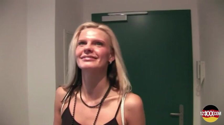 123XXX - 100% Amateurs: Deslumbrantes garotas alemãs se masturbando pela primeira vez na cam
