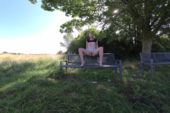 BlondeHexe VR: Niemiecka blondynka wkurza się publicznie!