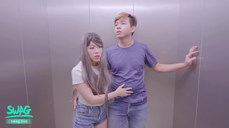 SWAG.live: Terjebak di lift, jadi entot yuk?