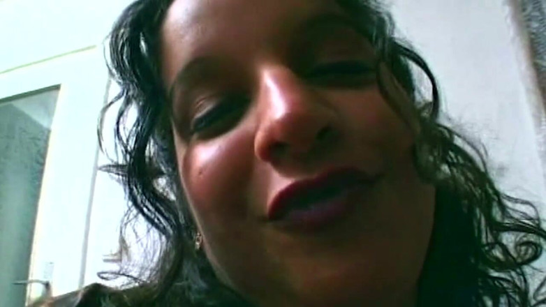 XXXEROTICONLY: Vnadná MILFka kouří a prstí v Divokém domácím šukání