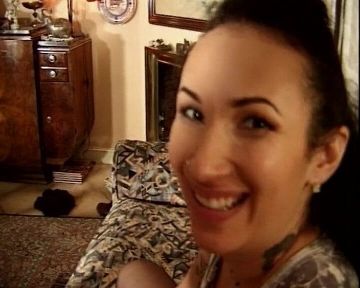 Filles Francaises: 华丽的法国娃娃与放荡的黑人婊子分享大鸡巴