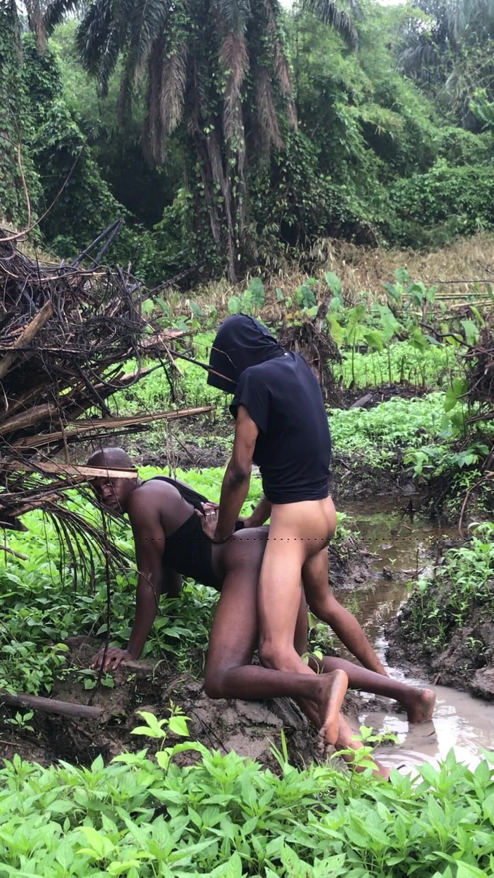 Sexylary: Futai într-o fermă rotunjește apele mele mlaștinoase