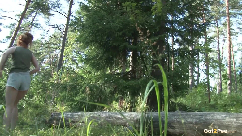 Puffy Network: Got2Pee द्वारा लाल बालों वाली को भागना जहां लड़कियां पेशाब करने आती हैं