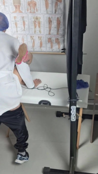 Gynekolog dělá ultrazvuk