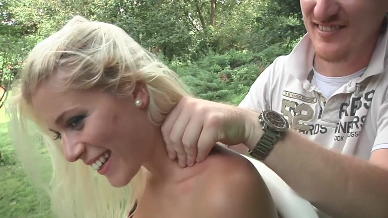 German amateur - 100% German hardcore videos: Casting vixen dengan memek jembut tebal diludahi dan dilumuri air...