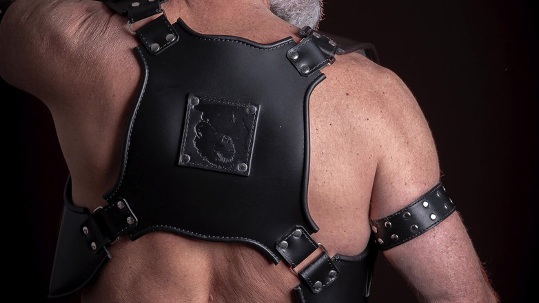 MusclesCigarsFFPig: Deri üvey baba büyük bir yüzük yakılıyor