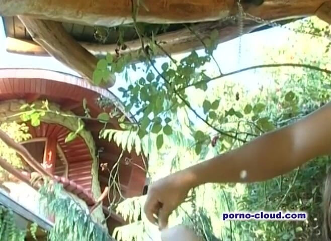 Porno Cloud: Outdoor summer games with sexy milf