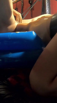 Lleno de lubricante - desordenado extremo puño anal profundo Adelina Noir