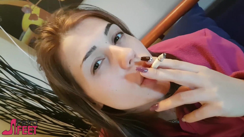 Smokin Fetish: Una ragazza italiana irresistibile ama i sigari