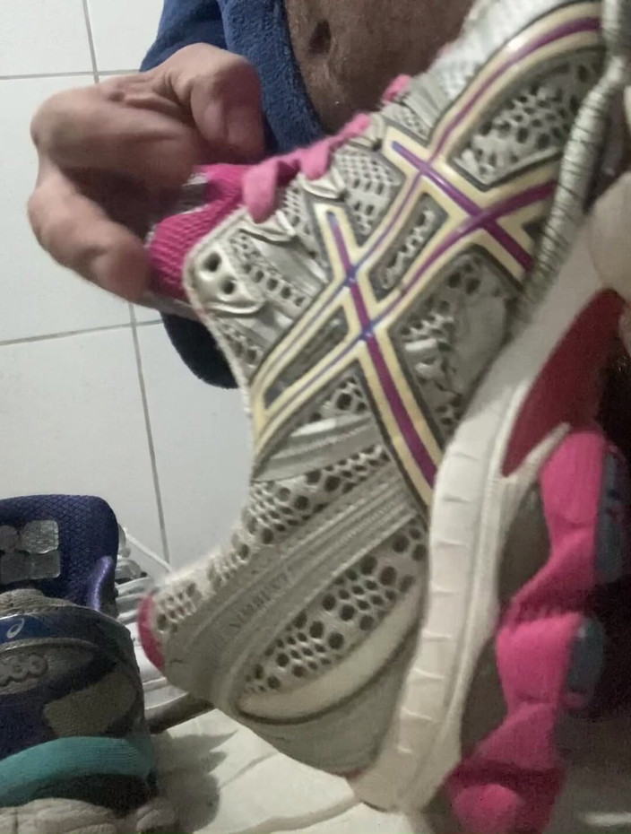 Sneakerfetish_BR: Follando mis zapatillas de mujer