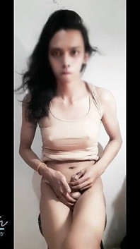 Waria imut asia lagi asik ngocok kontolnya sampai dicrot sperma hangat di kantor