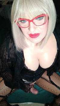 Bedroom Crossdresser Cum