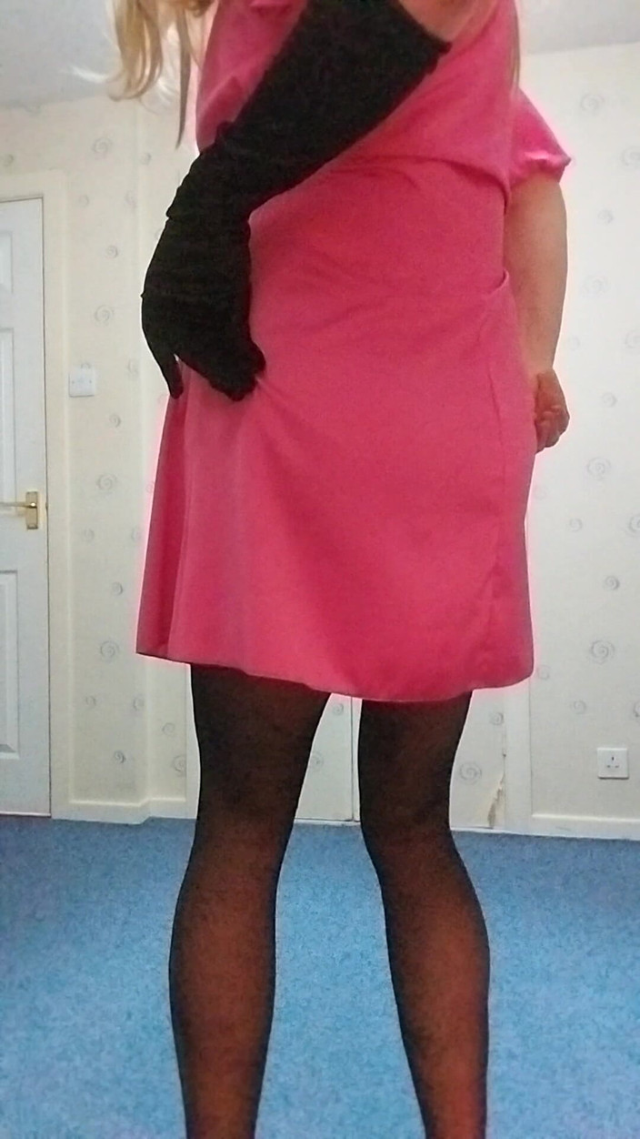 Cindy Belfast: 金发娘娘腔华丽射在粉红色