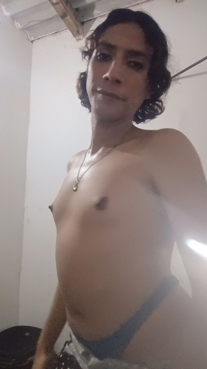 Femboy from Colombia: Груди, які стають все більшими і більшими