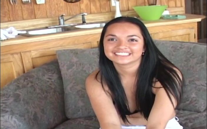 Chica Suicida DVD: Tânărului Înger îi place să fie futută de tipi aleatori