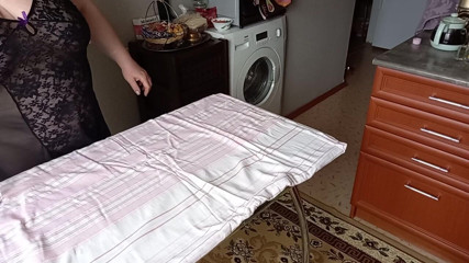Zona901: Milf massaggia il cazzo con olio fino a quando non...