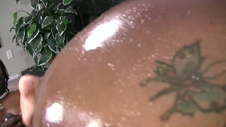 Hot Girlz: Gran culo caliente ébano follada por la bbc