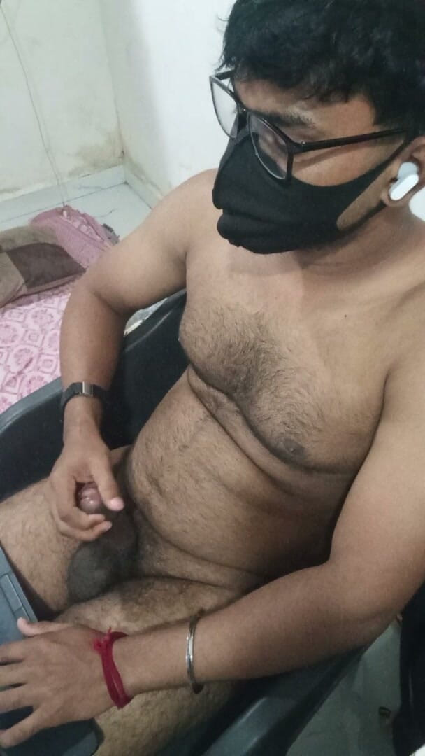Asian321heart: Il ragazzo vergine indiano sta scuotendo il suo e sta...
