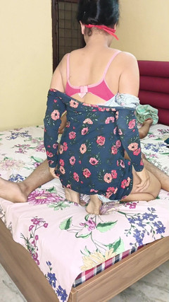 lust of milf: Con el pretexto de sufrir muscular, el doctor fue llamado...
