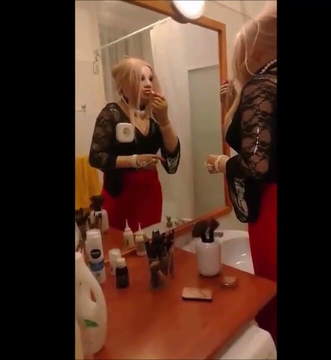 Erica Doll: Ranní rutina nafukovací panenky
