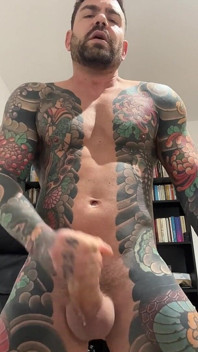 Musculado Rudo Se Hace Una Paja