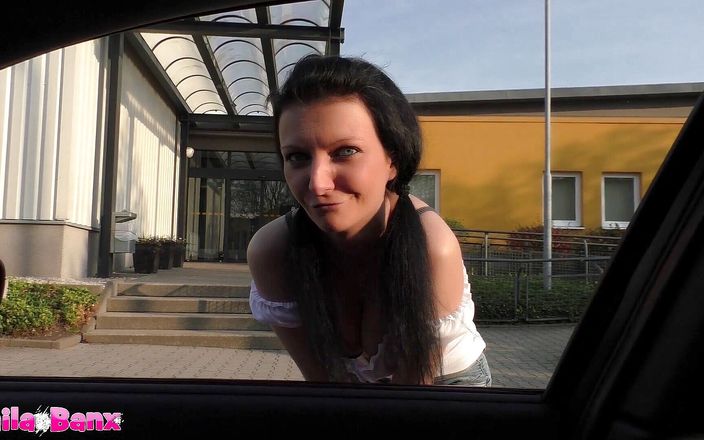 Laila Banx: Absolut pervers! Per anhalter auf creampie-kaffee