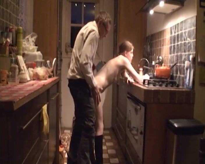 German amateur - 100% German hardcore videos: Молоду кралю трахає член старшого