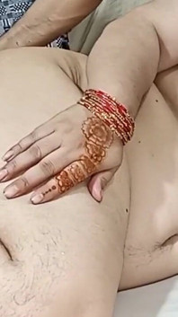 Desi çiftin anal tedavisi seksi ve güzel büyük göt sert sikiliyor
