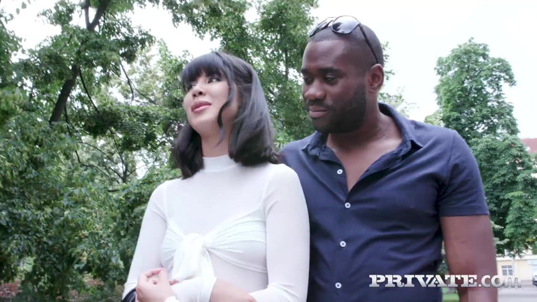 PrivateBlack: เลดี้ดี เย็ดตูดและเย็ดรูสองรูใน threesome เชื้อชาติผสม