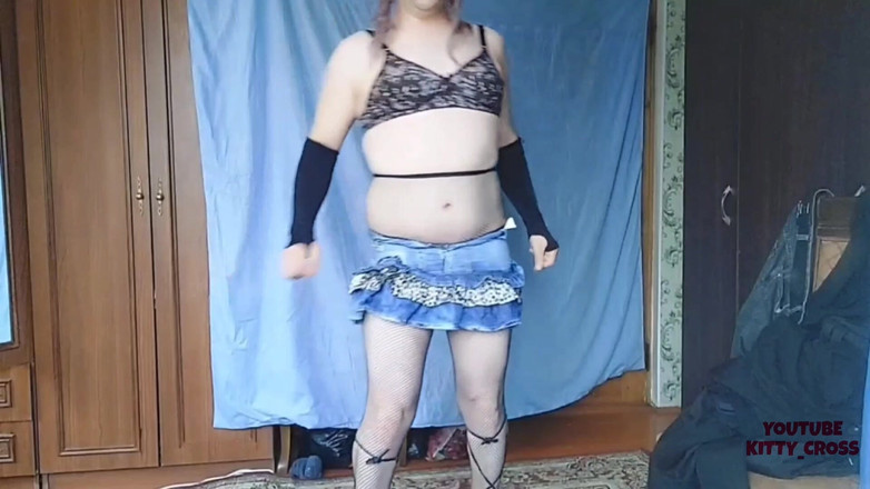 Kitty_Cross: Blond milf w flowerfull sukienka Hot Booty Crossdresser Kitty Model...