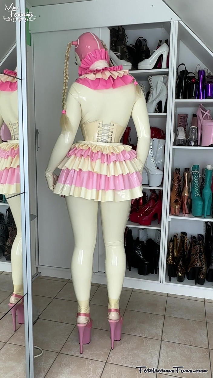 Miss_Fetilicious: Miss Fetilicious in Latex Barbie Doll Outfit