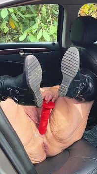 Slurpa upp varje droppe efter att jag kommit hårt i baksätet på den bilen