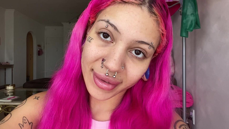 Nali Marie: Long Nails Fetish Tapping Asmr Scratching Your Face Softly Nails...
