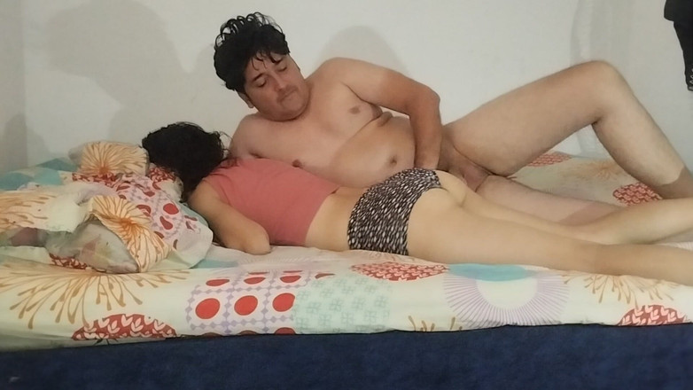 Mr_jhovin: La polla de su hermanastro entra en su vagina lubricada
