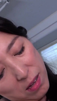 Non posso resistere alla tentazione della madre di mia moglie, che lavora nello stesso luogo di lavoro e ha un corpo voluttuoso - Seika Toyosaki