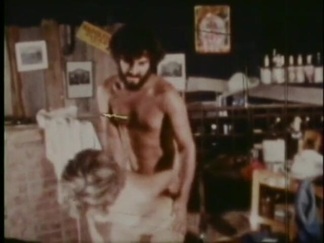 Vintage Usa: MILF vintaj menghisap dan mengongkek lelakinya di bar - (video tidak mempunyai...