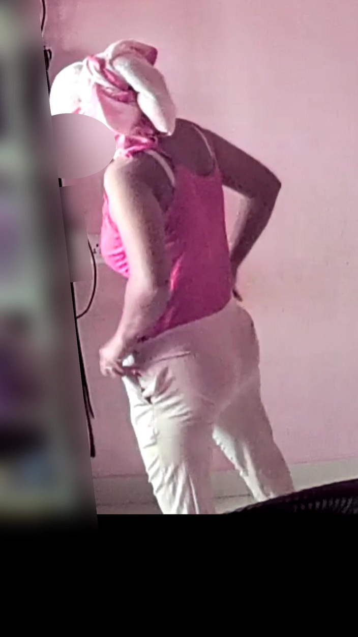 Black & white desicat: Desi podvádějící sexy tělo hospodyňka mě láká videem převlékání