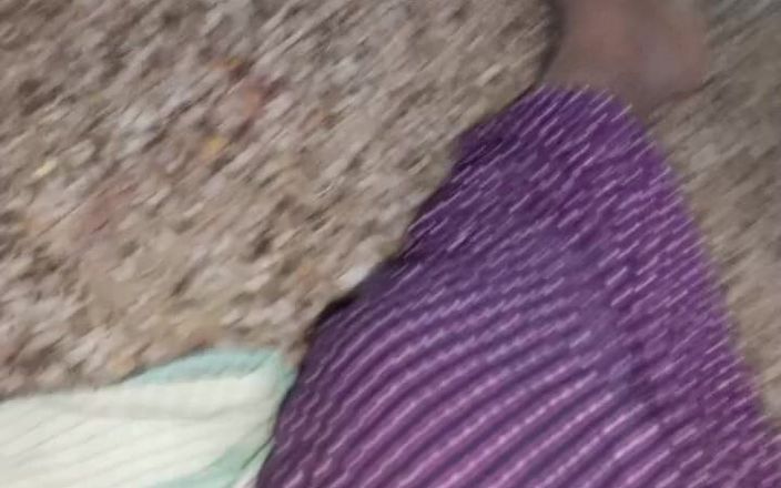 Desi aunty ki chudai: Mi hermanastro folla al estilo perrito con una mujer extraña