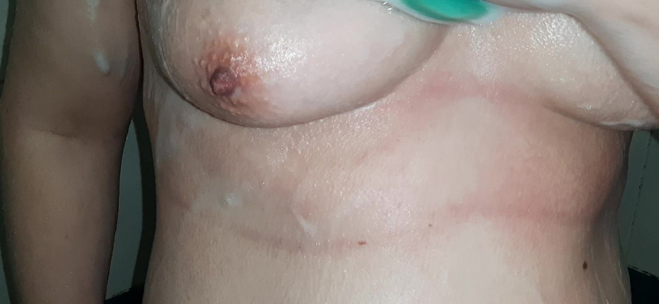 Vik_All: Mẹ Kế Của Tôi Đang Tắm Và Yêu Cầu Tôi Cọ...