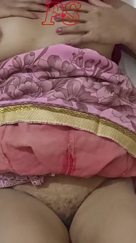 Indische heiße desi bhabhi allein zu hause muss masturbieren