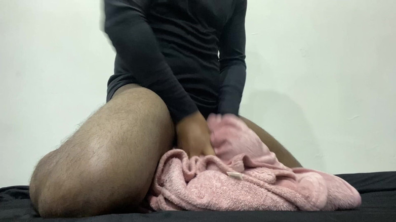 domoynx: Erangan keras bantal yang putus asa - masturbasi solo pria yang...