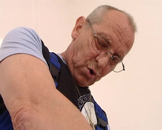 Deutscher hardcore: Slampiga tyska brudar som delar en stor kuk Åh en kåt...