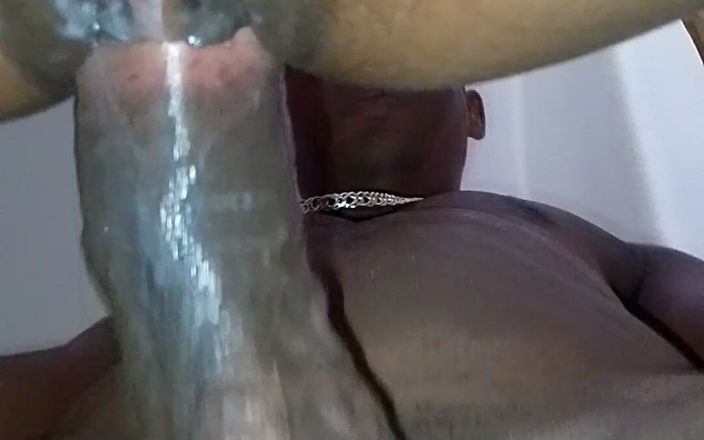 Negro Dluxe: Une coquine reçoit une bite