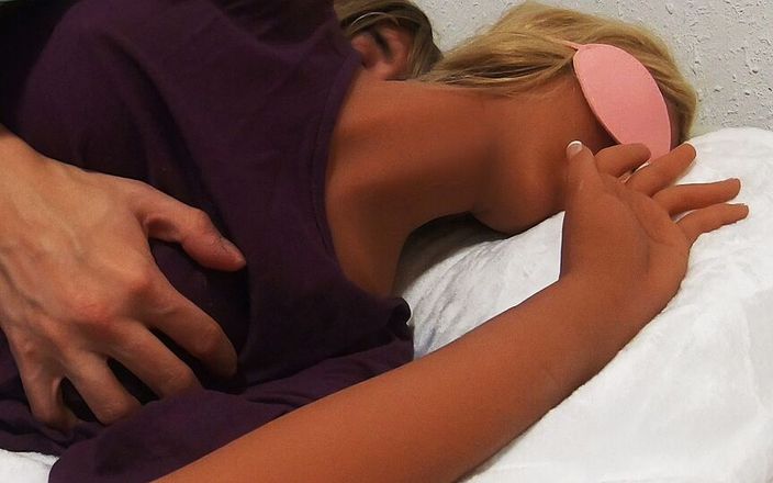 Ane Get Horny: Gnugga sperma med silikon sexdocka