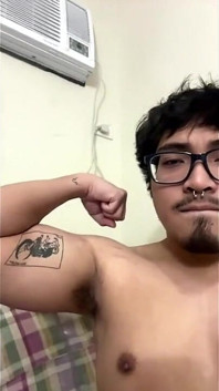 Cowok gemuk filipino 23 tahun lagi asik di webcam2cam sambil ngomong jorok sama ayah tirinya