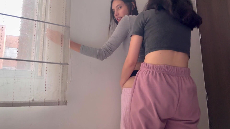 scarlettandc: Le explico a la esposa de mi hermanastro cómo tener...
