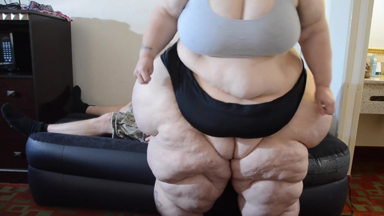 Full Weight Productions: Bobbi jo e savannah si lasciano in giro sul materasso